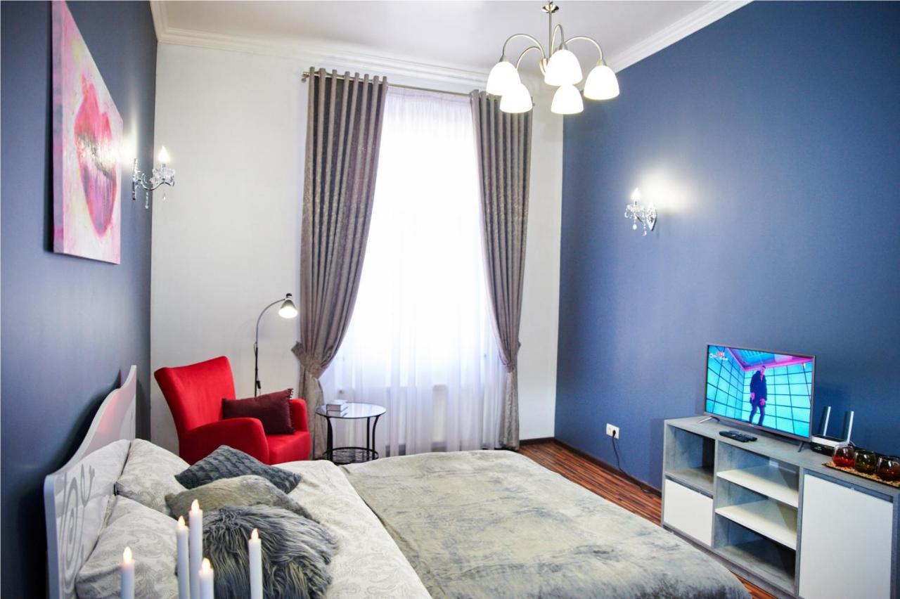 Designer Apartment In The Center Lviv Eksteriør billede