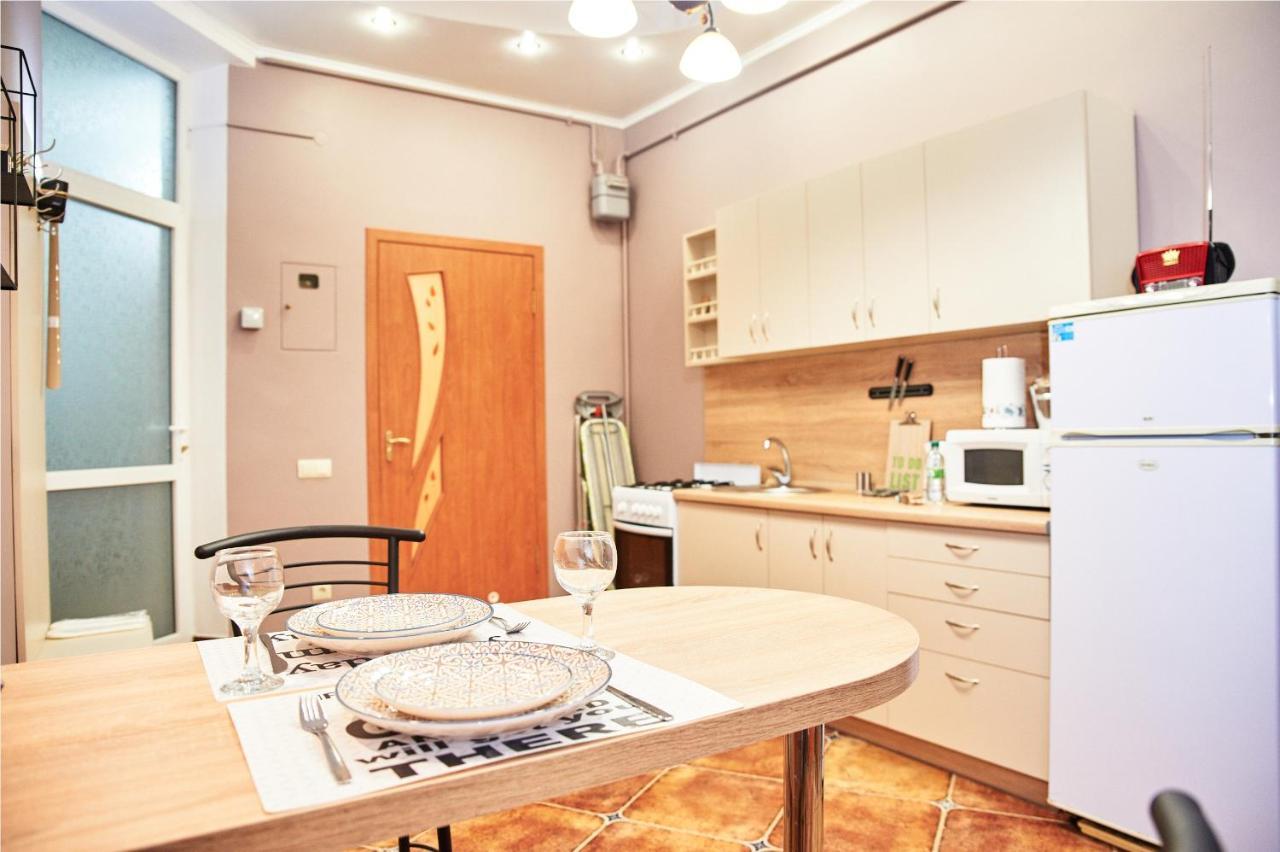Designer Apartment In The Center Lviv Eksteriør billede